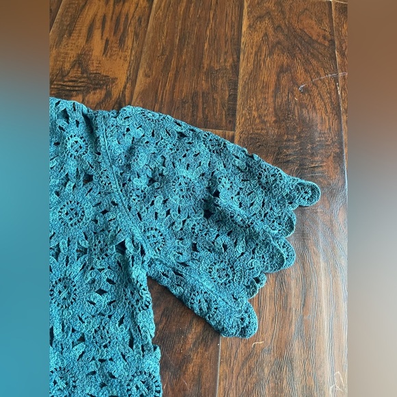 Solitaire Teal Crochet Top - Picture 5 of 10